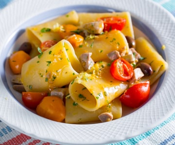 Pasta mit frischem Thunfisch und Kirschtomaten