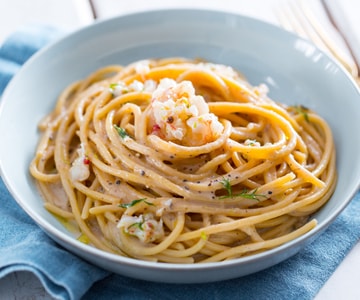 Spaghetti Cacio, Pfeffer und Garnelen