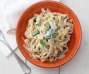 Pasta mit Ricotta und Basilikum