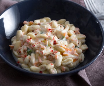 Pasta mit Burrata-Creme und geräuchertem Lachs