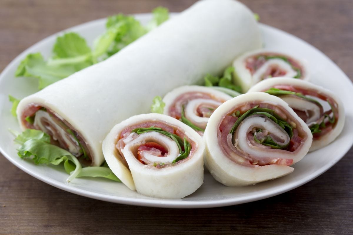 Gefüllte Mozzarella-Rolle