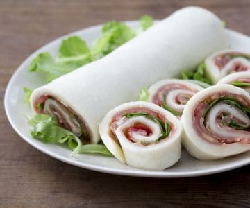 Gefüllte Mozzarella-Rolle