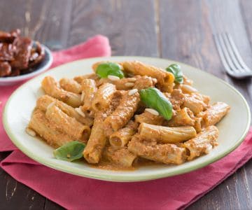 Rigatoni mit getrocknetem Tomatenpesto