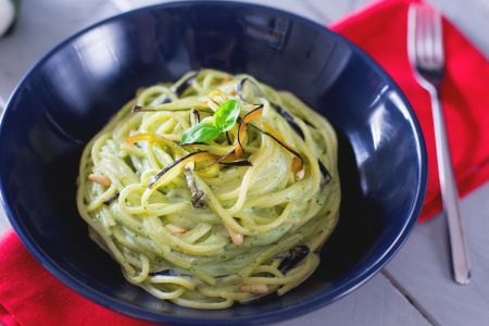 Spaghetti mit Burrata-Creme und Auberginen