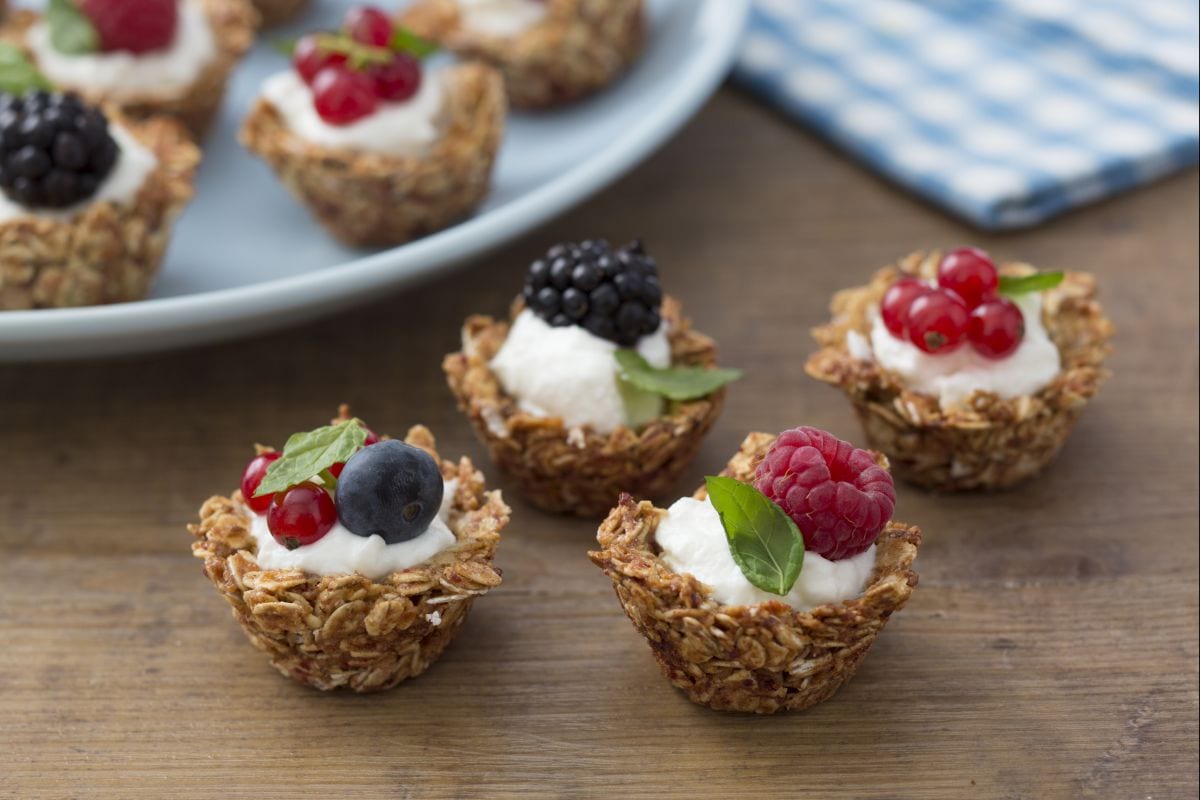 Haferkörbchen gefüllt mit Joghurt