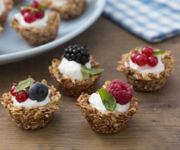 Haferkörbchen gefüllt mit Joghurt