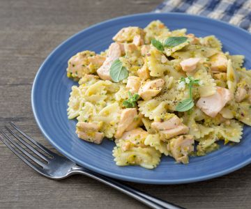 Kalter Nudelsalat mit Lachs