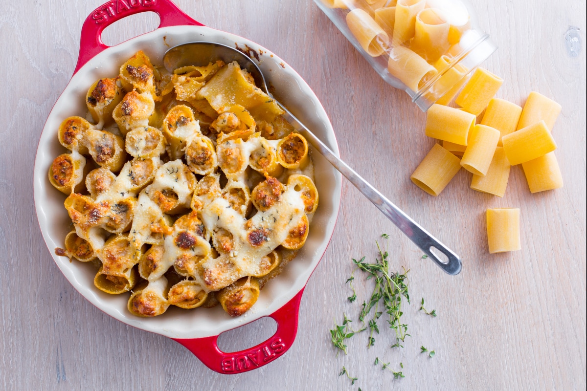 Gefüllte Paccheri mit Wurst und Pilzen