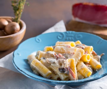 Cremige Pasta mit Pilzen, Speck und Brie