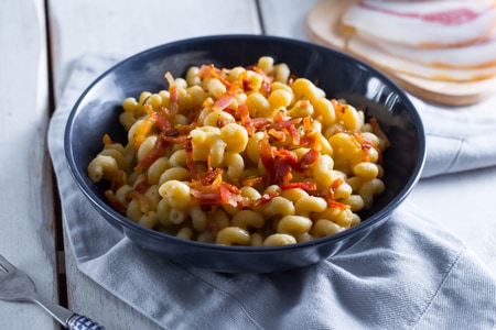 Pasta mit Kichererbsencreme und Guanciale