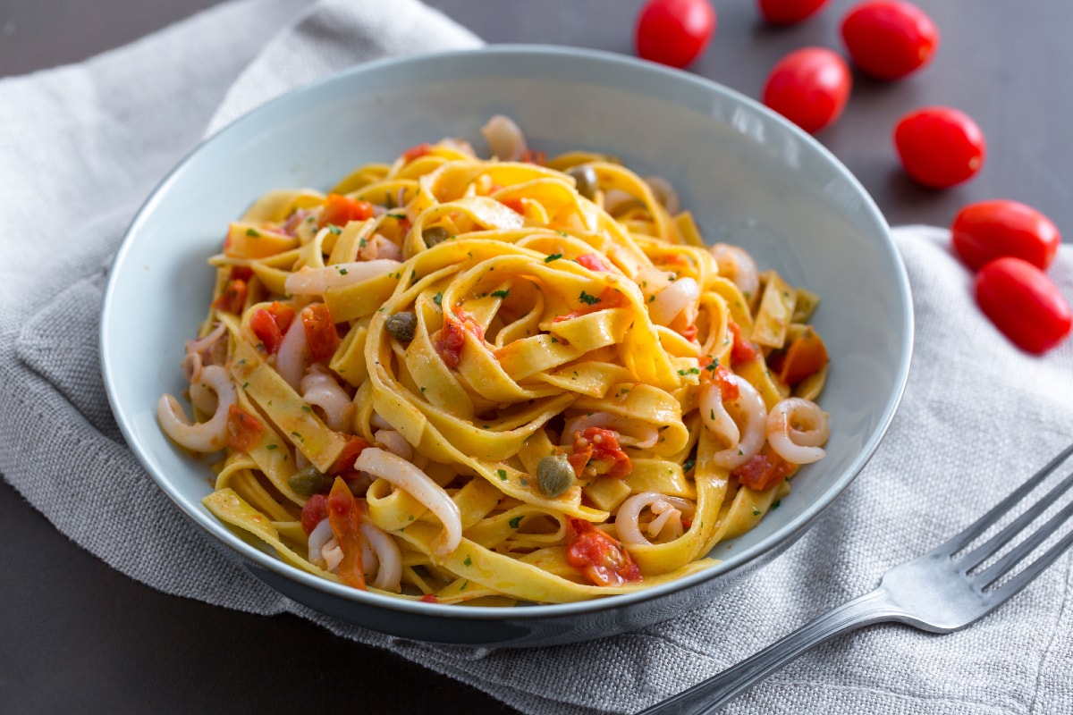 Tagliatelle mit Tintenfisch und Kirschtomaten