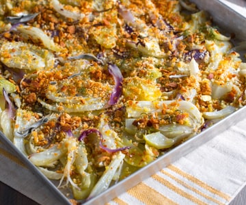 Fenchel im Ofen mit Kartoffeln und Zwiebeln