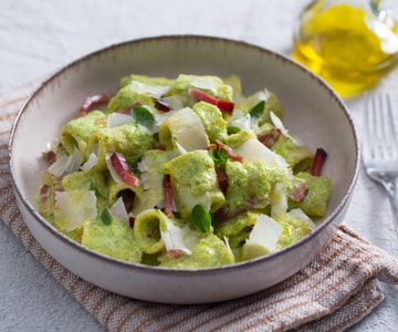 Cremige Pasta mit Speck und Zucchini