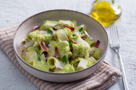 Cremige Pasta mit Speck und Zucchini