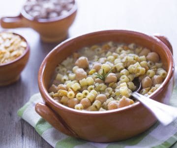 Pasta mit Kichererbsen und Lathyrus