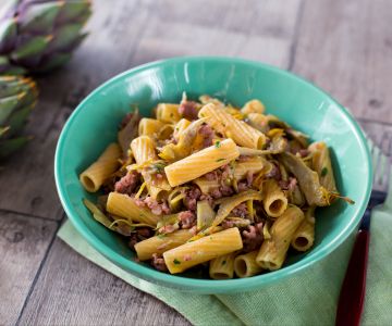 Pasta mit Artischocken und Wurst