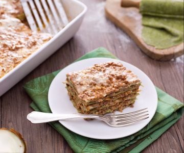 Grüne Lasagne mit Bolognese-Ragout