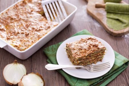 Grüne Lasagne mit Bolognese-Ragout