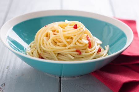 Spaghetti mit Knoblauch, Öl und Peperoni